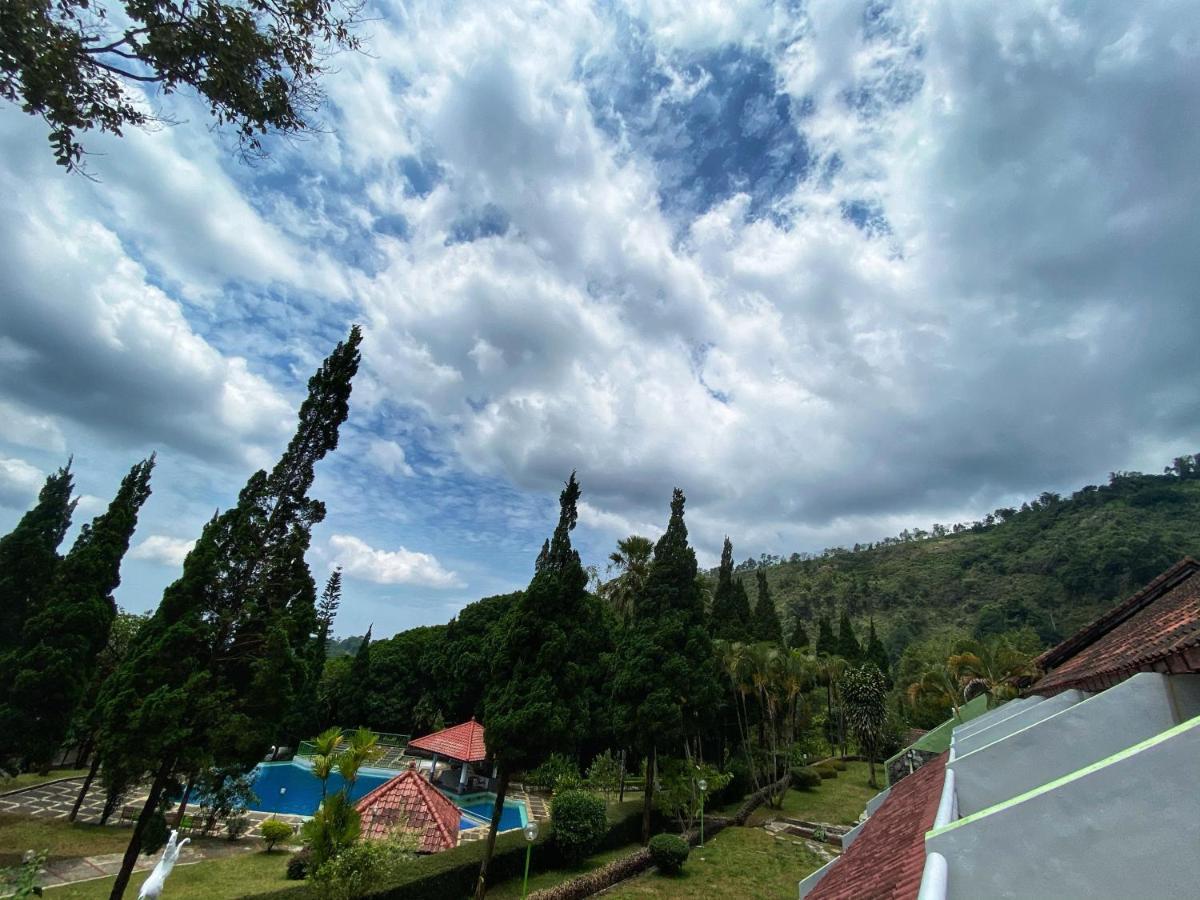Grand Whiz Hotel Bromo Exterior photo
